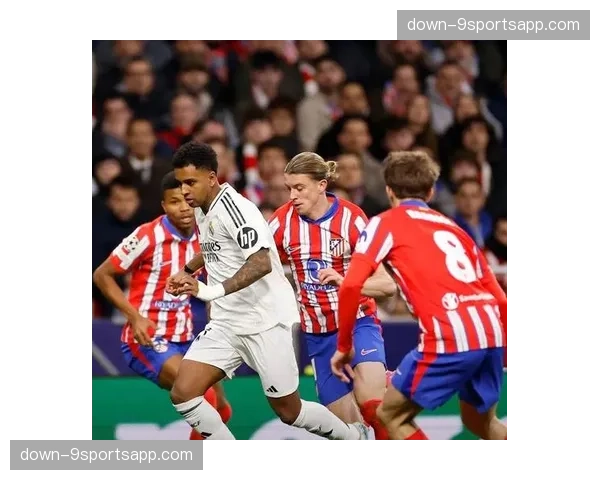 马竞防守落位迅速有序 四后卫加边前卫回防构筑立体屏障